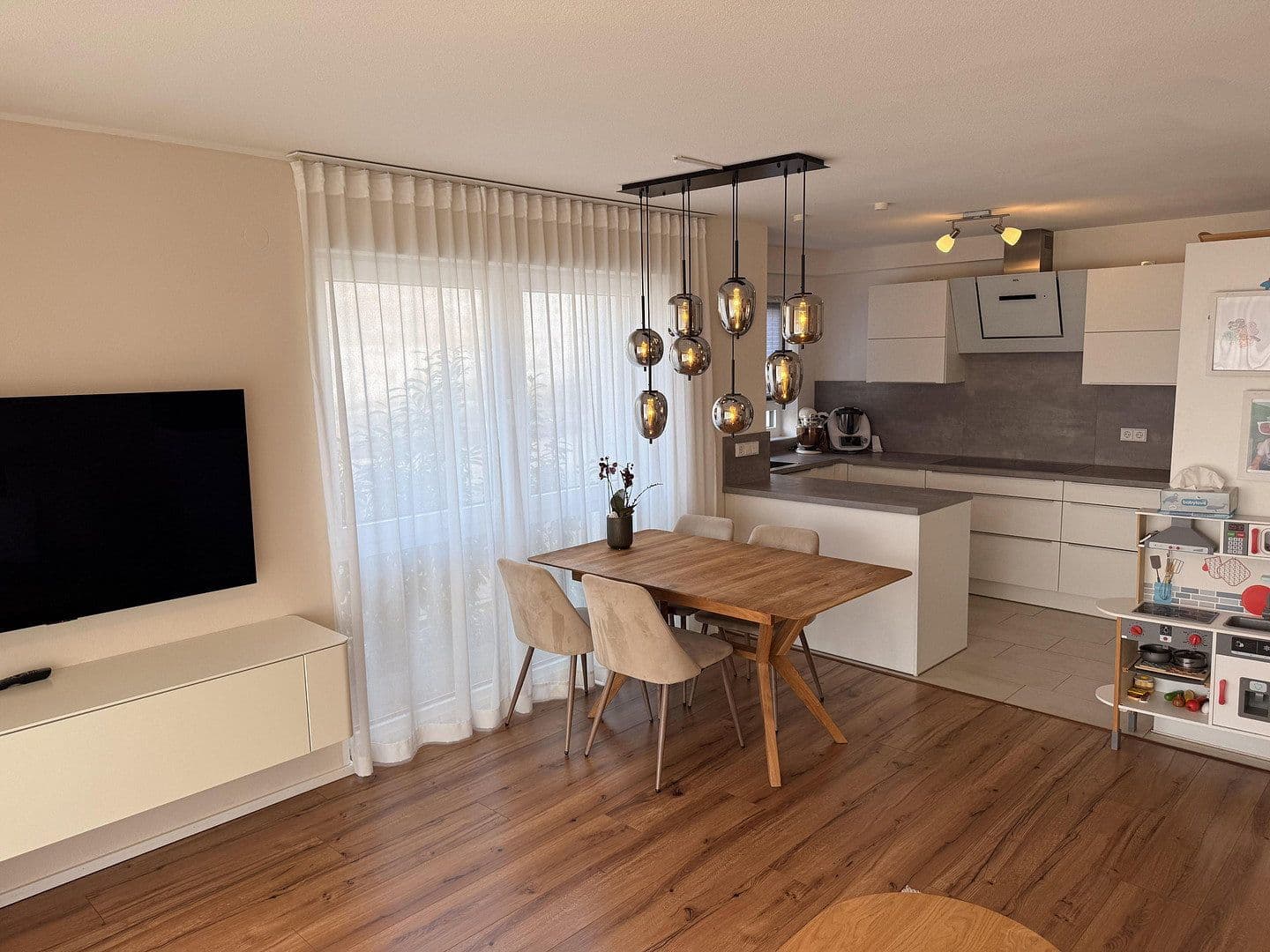 Prodej bytu 4+1 95 m², Fuchsbüchlerkellerstr.16a, Geisenfeld, Bavorsko Prodej bytu 4+1 95 m², Fuchsbüchlerkellerstr.16a, Geisenfeld, Bavorsko