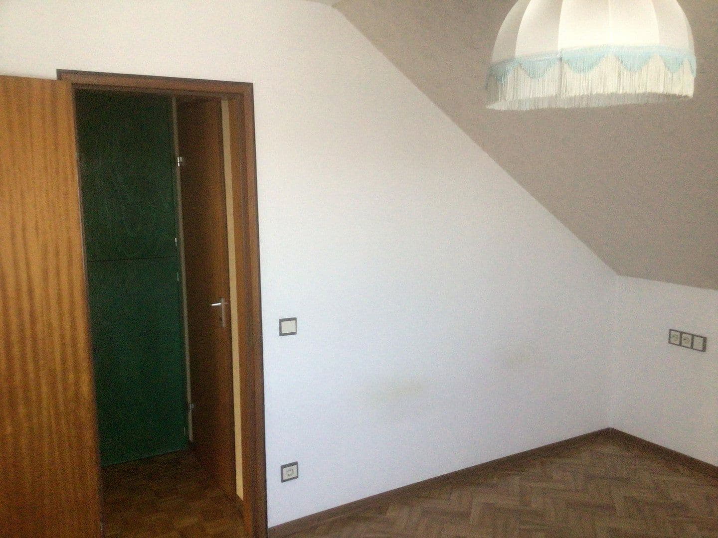 Prodej domu 174 m², pozemek 349 m², Hauffstrasse 2, Affalterbach, Bádensko-Württembersko Prodej domu 174 m², pozemek 349 m², Hauffstrasse 2, Affalterbach, Bádensko-Württembersko