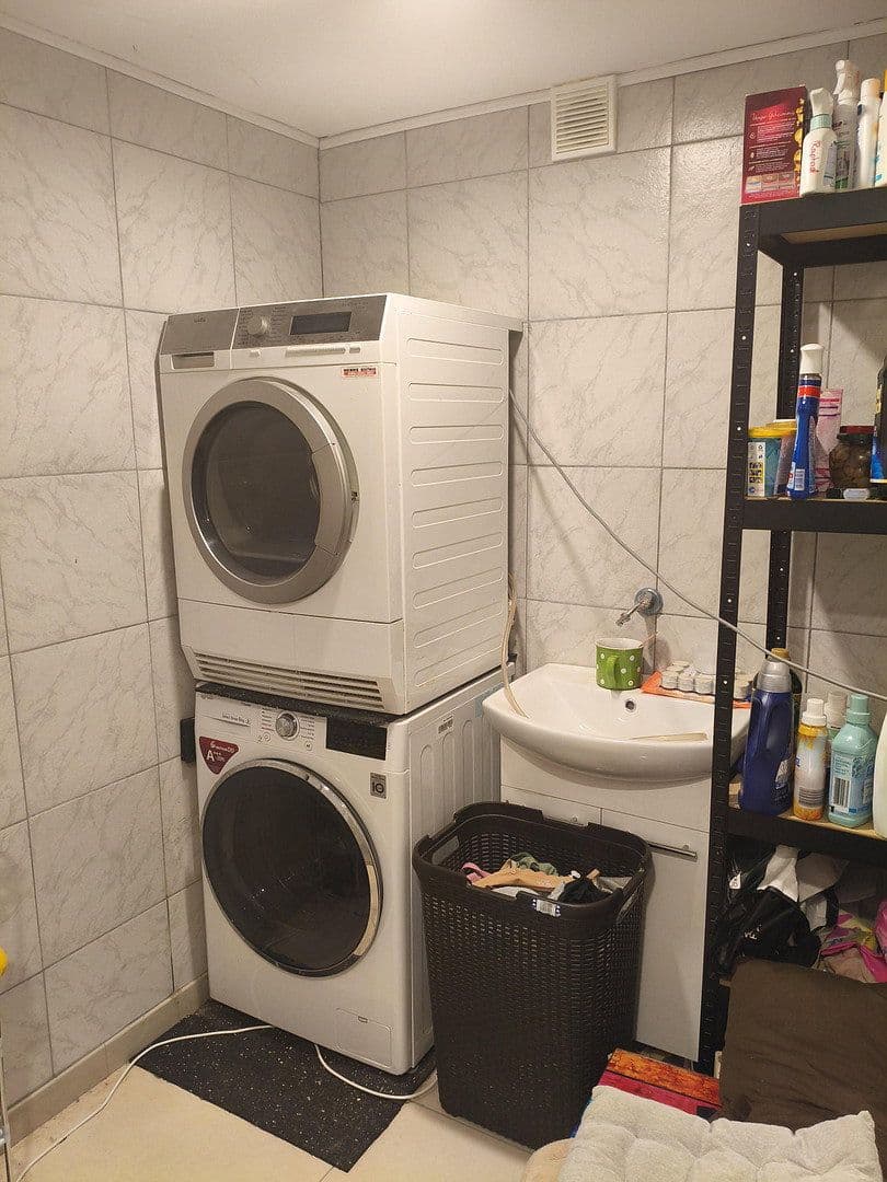 Prodej domu 288 m², pozemek 880 m², Immighäuser Str.7, Vöhl, Hessen Prodej domu 288 m², pozemek 880 m², Immighäuser Str.7, Vöhl, Hessen