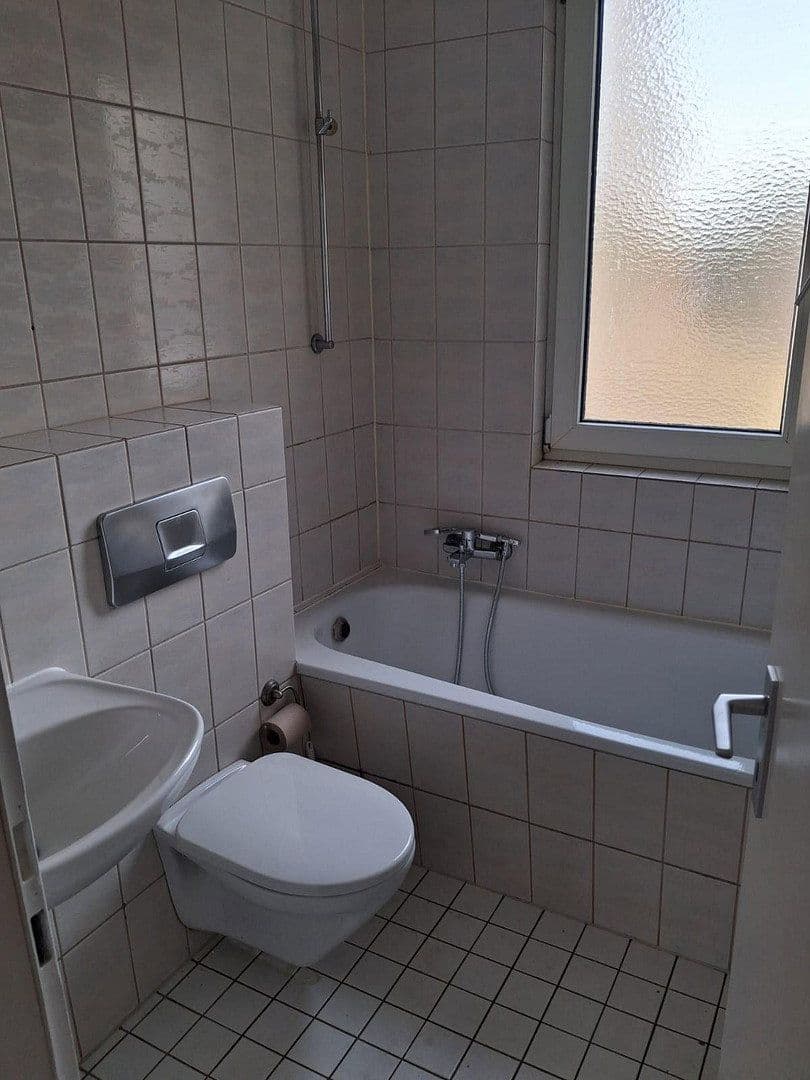 Pronájem bytu 2+1 68 m², Kölner Straße 137, Leverkusen, Severní Porýní-Vestfálsko Pronájem bytu 2+1 68 m², Kölner Straße 137, Leverkusen, Severní Porýní-Vestfálsko