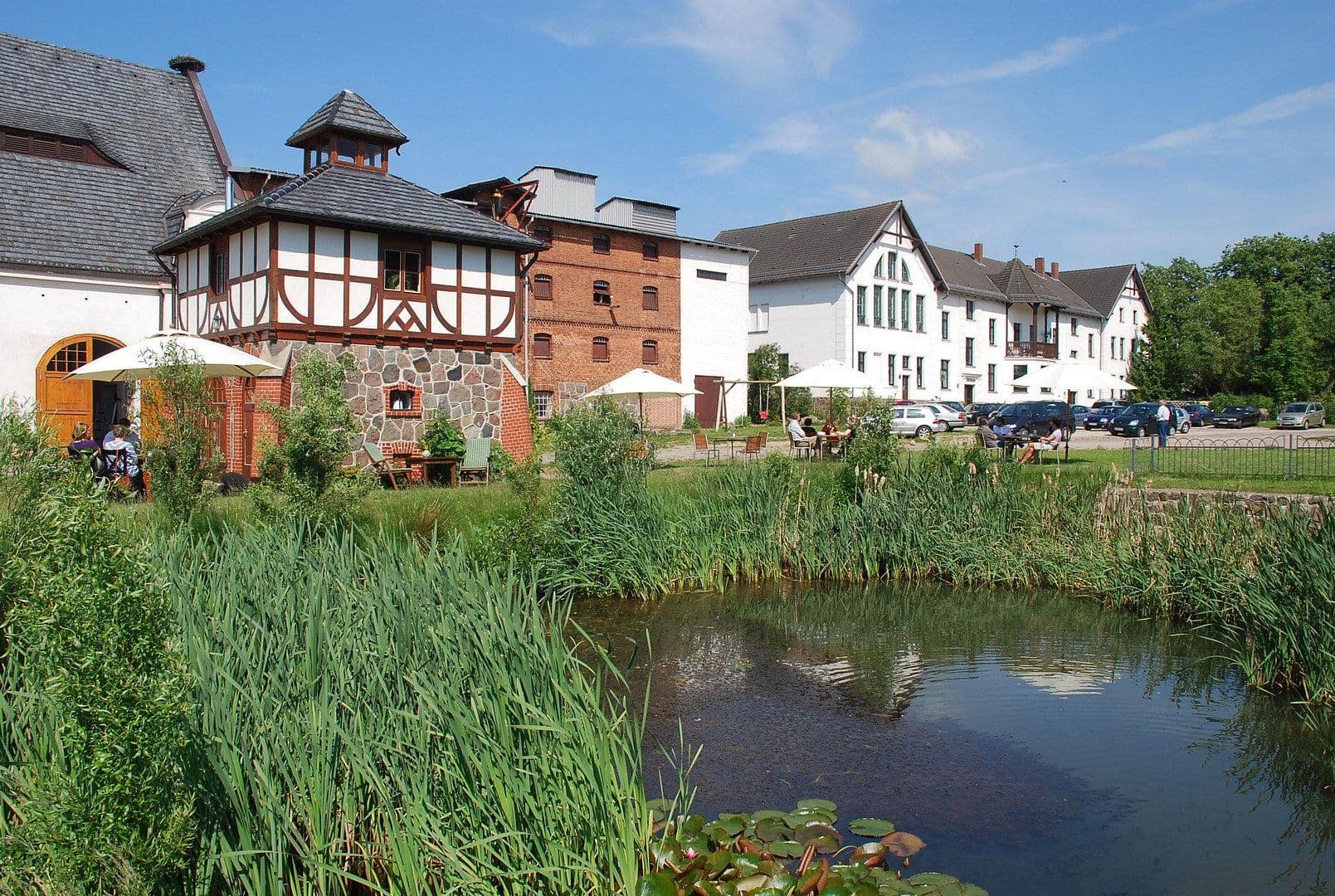 Prodej domu 10.660 m², pozemek 53.500 m², Parkstr. 3, Klocksin, Mecklenburg-Vorpommern Prodej domu 10.660 m², pozemek 53.500 m², Parkstr. 3, Klocksin, Mecklenburg-Vorpommern