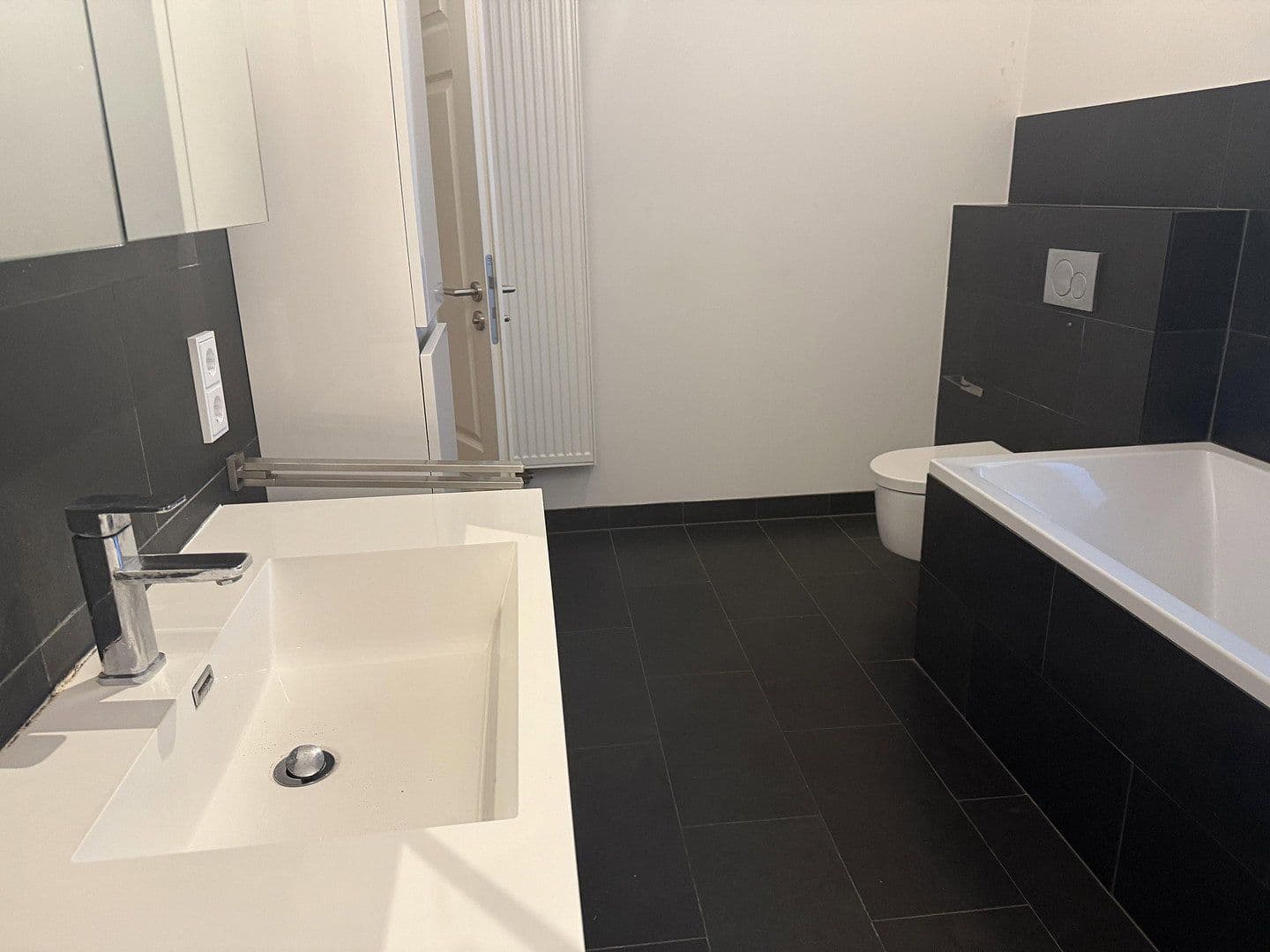 Pronájem domu 120 m², pozemek 200 m², Frankfurt, Hessen Pronájem domu 120 m², pozemek 200 m², Frankfurt, Hessen