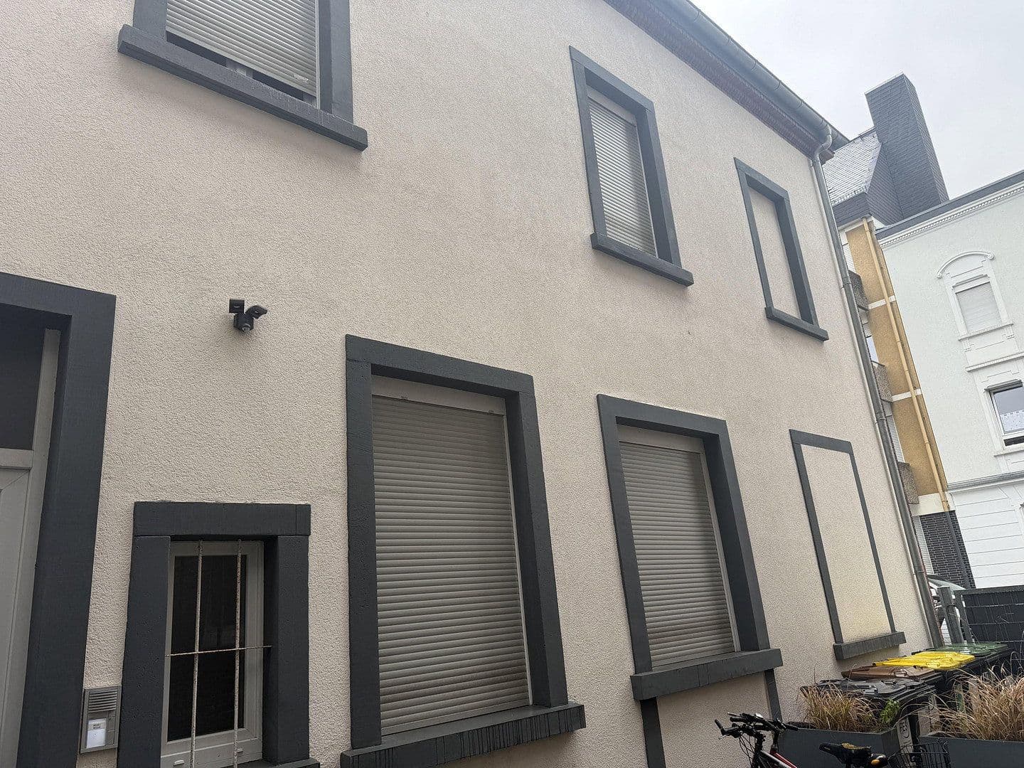 Pronájem domu 120 m², pozemek 200 m², Frankfurt, Hessen Pronájem domu 120 m², pozemek 200 m², Frankfurt, Hessen