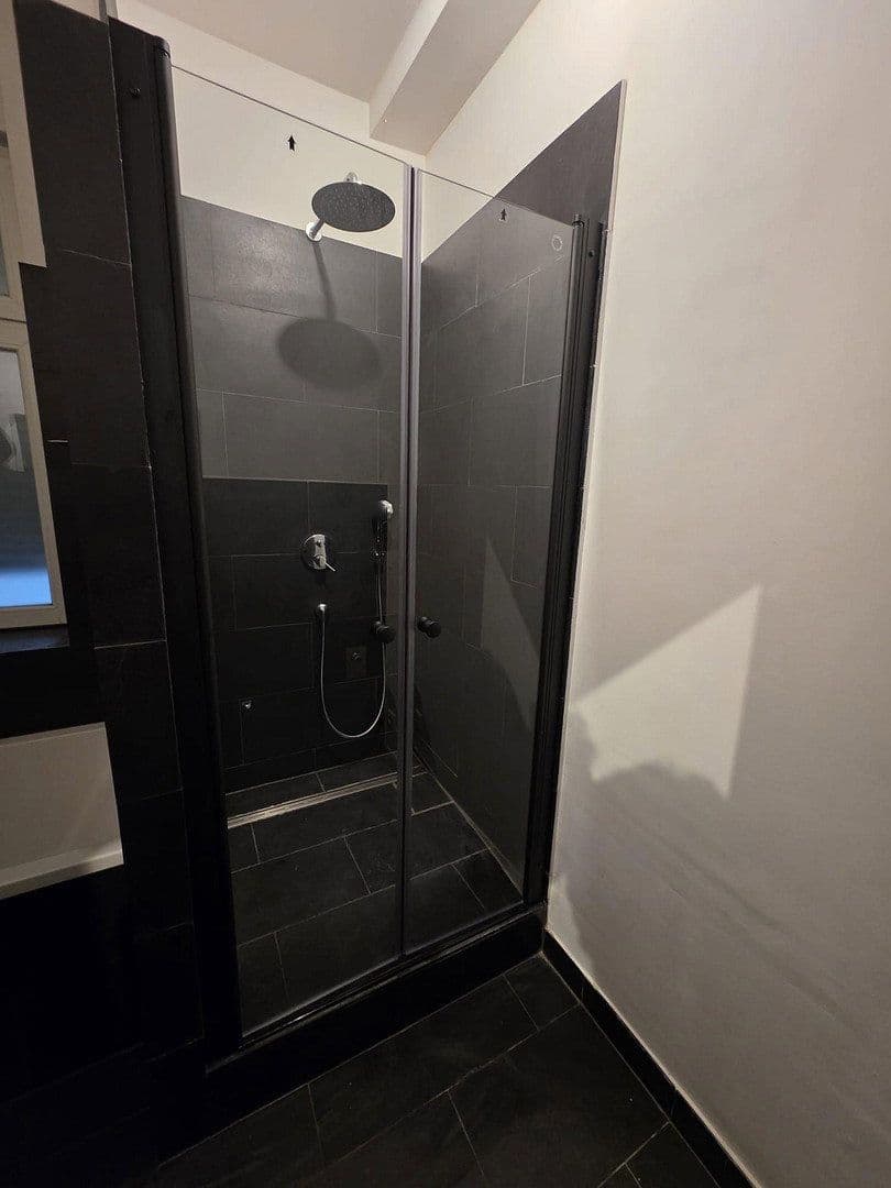 Pronájem domu 120 m², pozemek 200 m², Frankfurt, Hessen Pronájem domu 120 m², pozemek 200 m², Frankfurt, Hessen