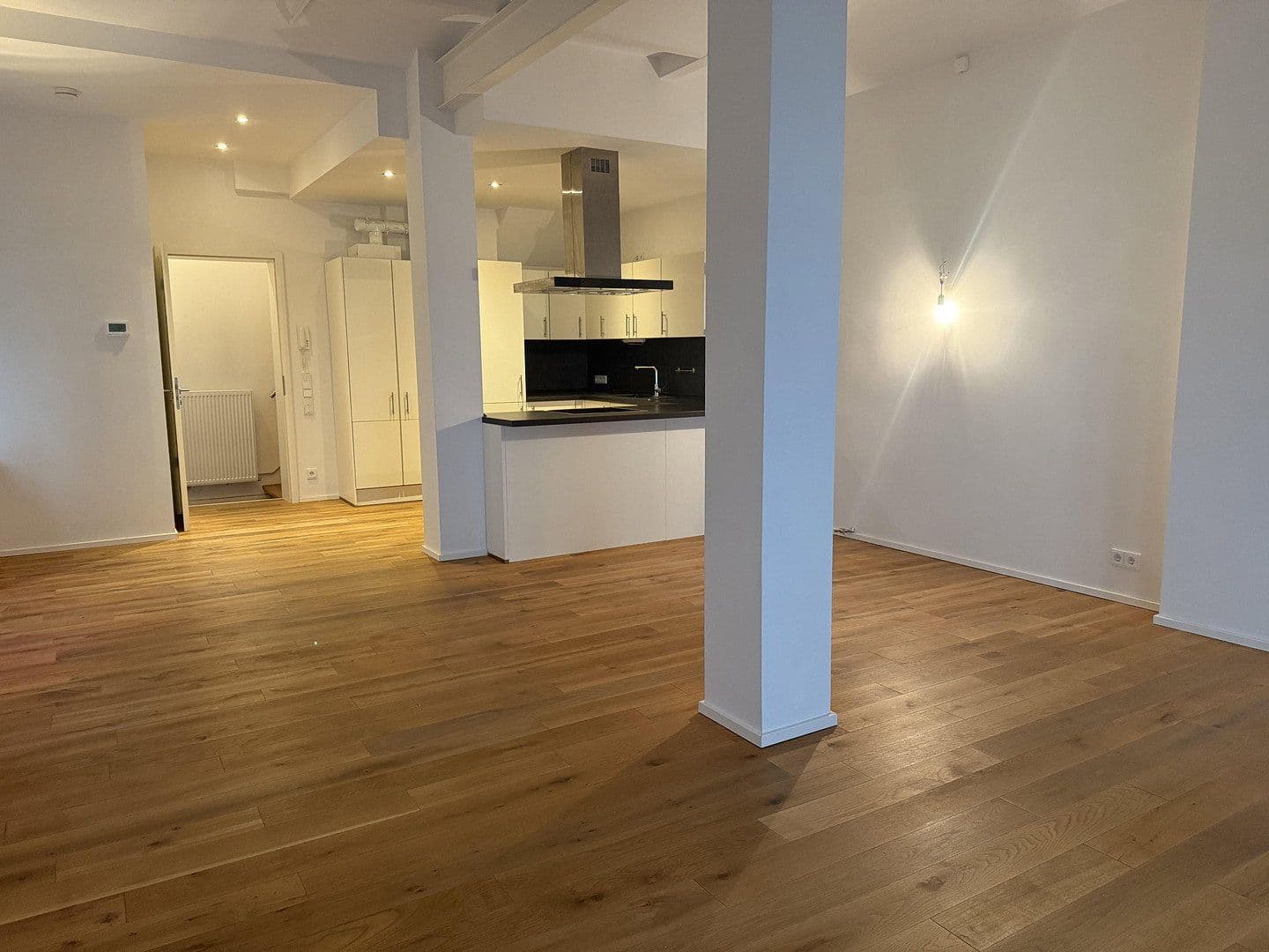 Pronájem domu 120 m², pozemek 200 m², Frankfurt, Hessen Pronájem domu 120 m², pozemek 200 m², Frankfurt, Hessen