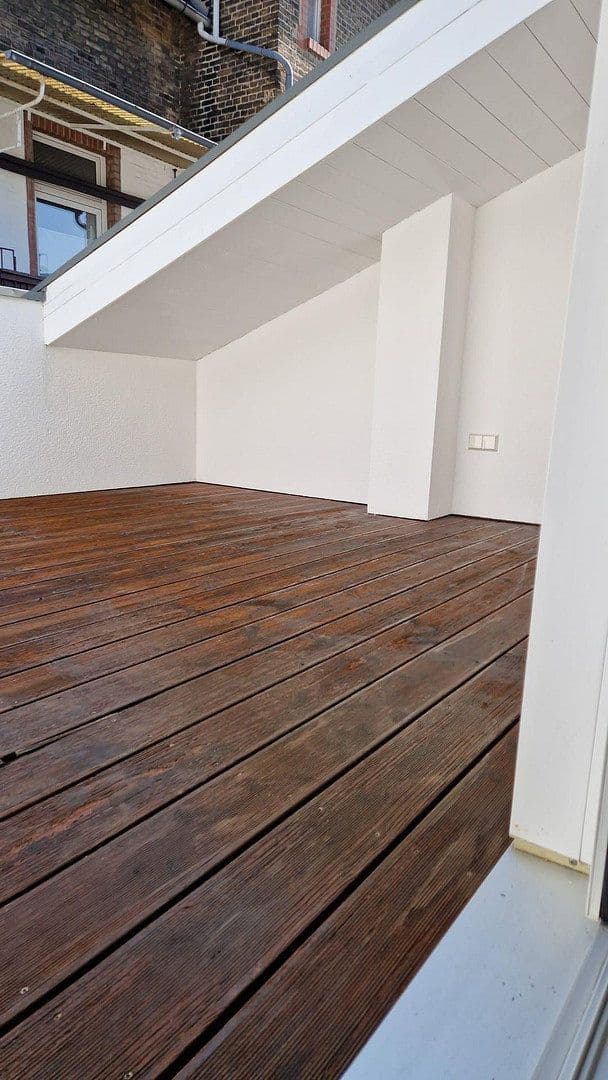 Pronájem domu 120 m², pozemek 200 m², Frankfurt, Hessen Pronájem domu 120 m², pozemek 200 m², Frankfurt, Hessen