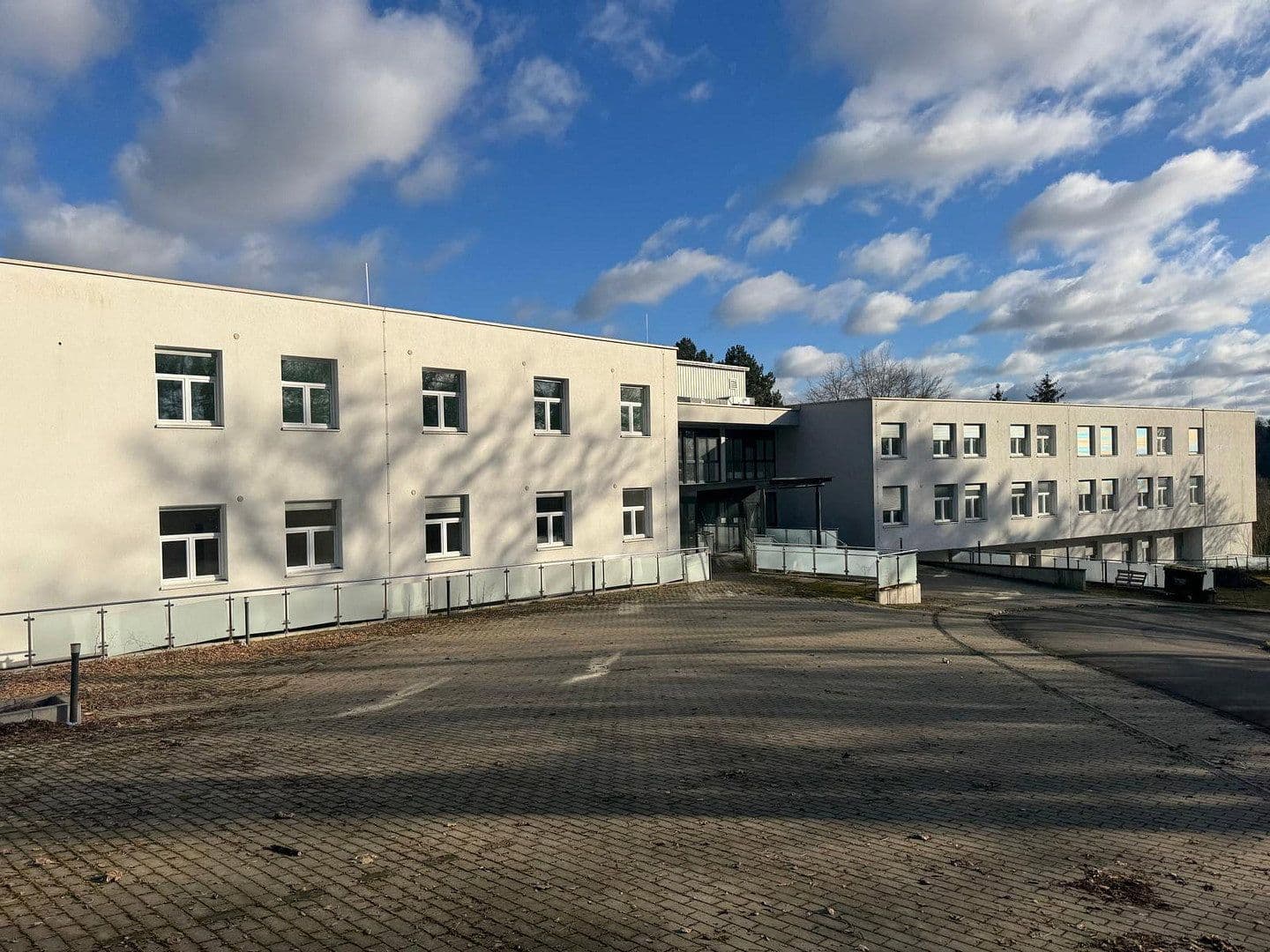 Prodej domu 7.645 m², pozemek 10.000 m², Nidda, Hessen Prodej domu 7.645 m², pozemek 10.000 m², Nidda, Hessen