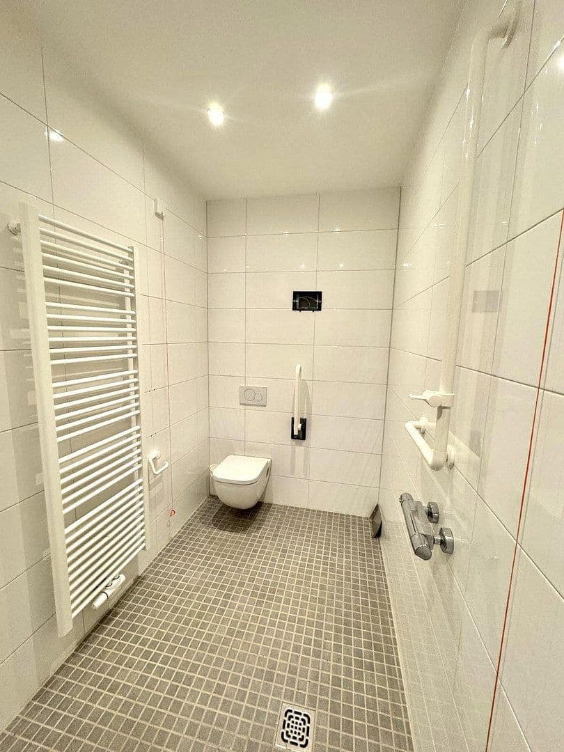 Prodej domu 7.645 m², pozemek 10.000 m², Nidda, Hessen Prodej domu 7.645 m², pozemek 10.000 m², Nidda, Hessen