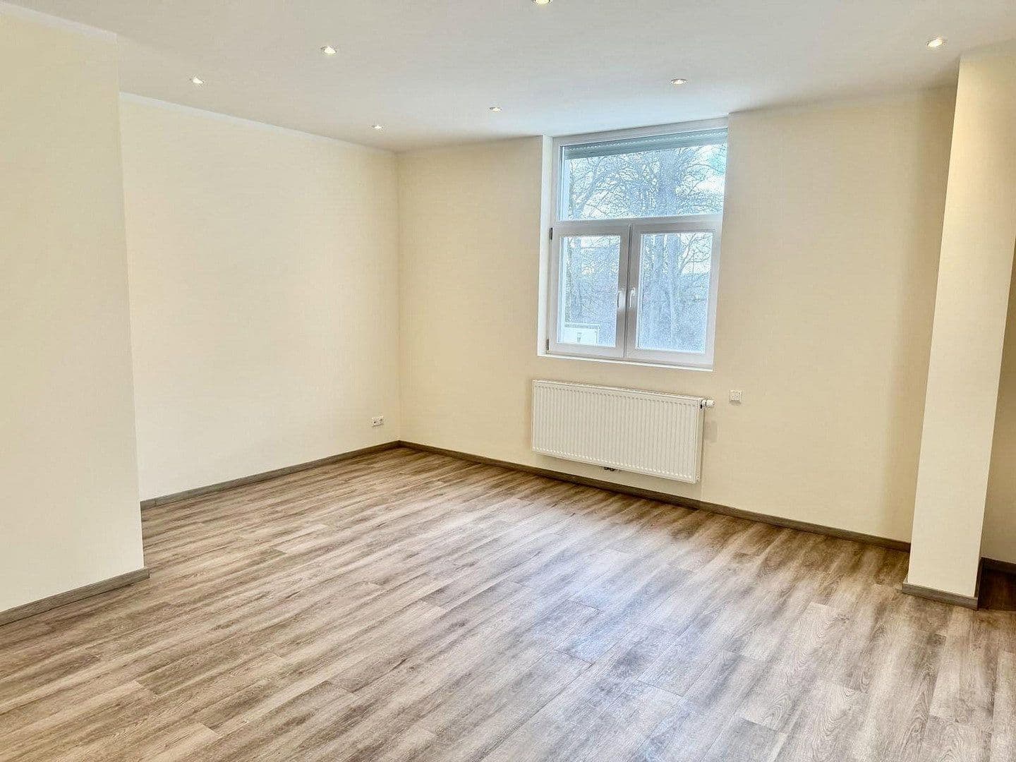 Prodej domu 7.645 m², pozemek 10.000 m², Nidda, Hessen Prodej domu 7.645 m², pozemek 10.000 m², Nidda, Hessen