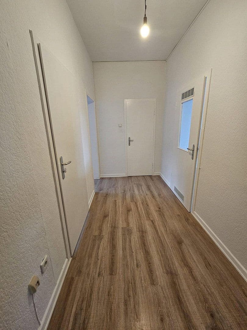 Pronájem bytu 3+1 62 m², Wanheimer Str. 13, Duisburg, Severní Porýní-Vestfálsko Pronájem bytu 3+1 62 m², Wanheimer Str. 13, Duisburg, Severní Porýní-Vestfálsko