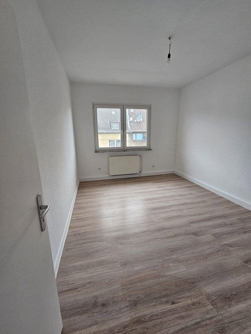 Pronájem bytu 3+1 62 m², Wanheimer Str. 13, Duisburg, Severní Porýní-Vestfálsko Pronájem bytu 3+1 62 m², Wanheimer Str. 13, Duisburg, Severní Porýní-Vestfálsko