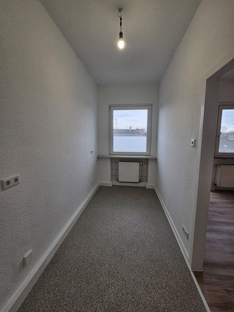 Pronájem bytu 3+1 62 m², Wanheimer Str. 13, Duisburg, Severní Porýní-Vestfálsko Pronájem bytu 3+1 62 m², Wanheimer Str. 13, Duisburg, Severní Porýní-Vestfálsko