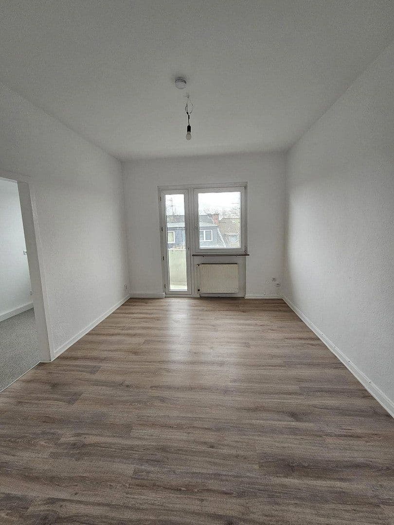 Pronájem bytu 3+1 62 m², Wanheimer Str. 13, Duisburg, Severní Porýní-Vestfálsko Pronájem bytu 3+1 62 m², Wanheimer Str. 13, Duisburg, Severní Porýní-Vestfálsko