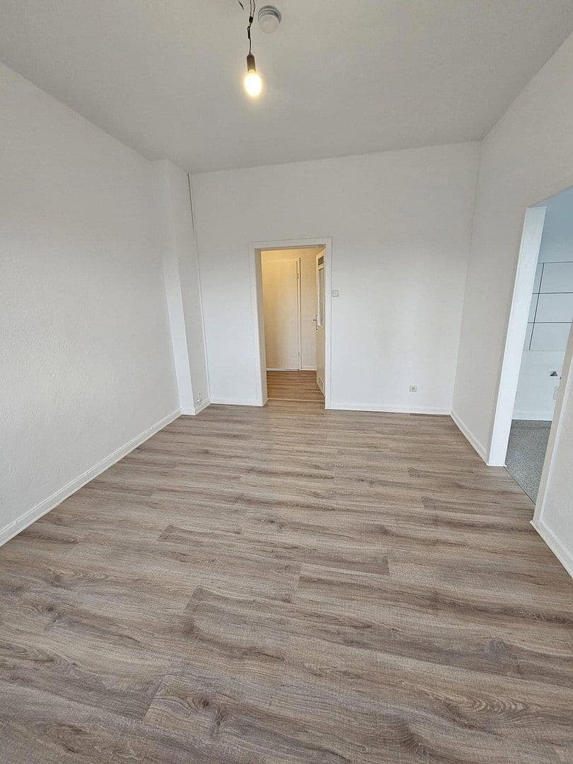 Pronájem bytu 3+1 62 m², Wanheimer Str. 13, Duisburg, Severní Porýní-Vestfálsko Pronájem bytu 3+1 62 m², Wanheimer Str. 13, Duisburg, Severní Porýní-Vestfálsko