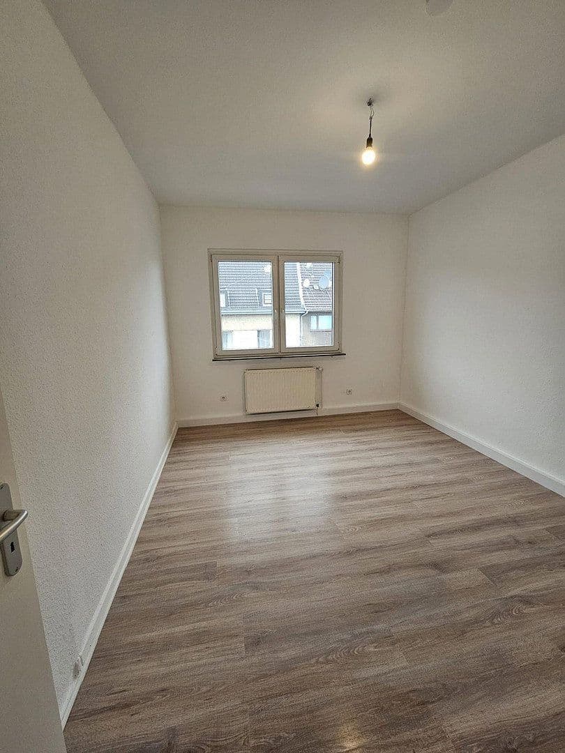 Pronájem bytu 3+1 62 m², Wanheimer Str. 13, Duisburg, Severní Porýní-Vestfálsko Pronájem bytu 3+1 62 m², Wanheimer Str. 13, Duisburg, Severní Porýní-Vestfálsko