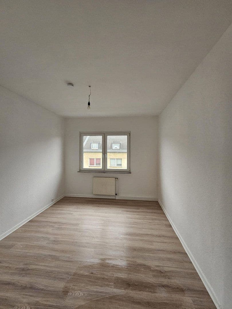 Pronájem bytu 3+1 62 m², Wanheimer Str. 13, Duisburg, Severní Porýní-Vestfálsko Pronájem bytu 3+1 62 m², Wanheimer Str. 13, Duisburg, Severní Porýní-Vestfálsko