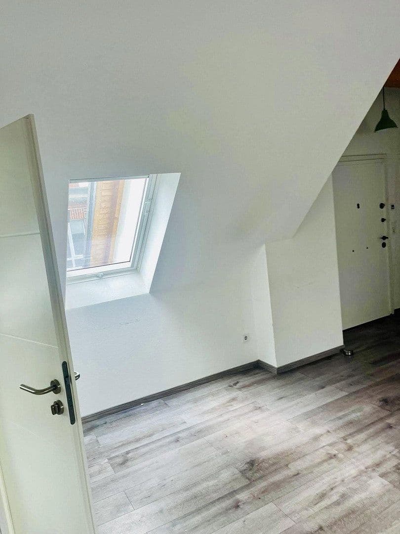 Pronájem bytu 3+1 110 m², Gwinnerstraße 35, Frankfurt am Main, Hessen Pronájem bytu 3+1 110 m², Gwinnerstraße 35, Frankfurt am Main, Hessen