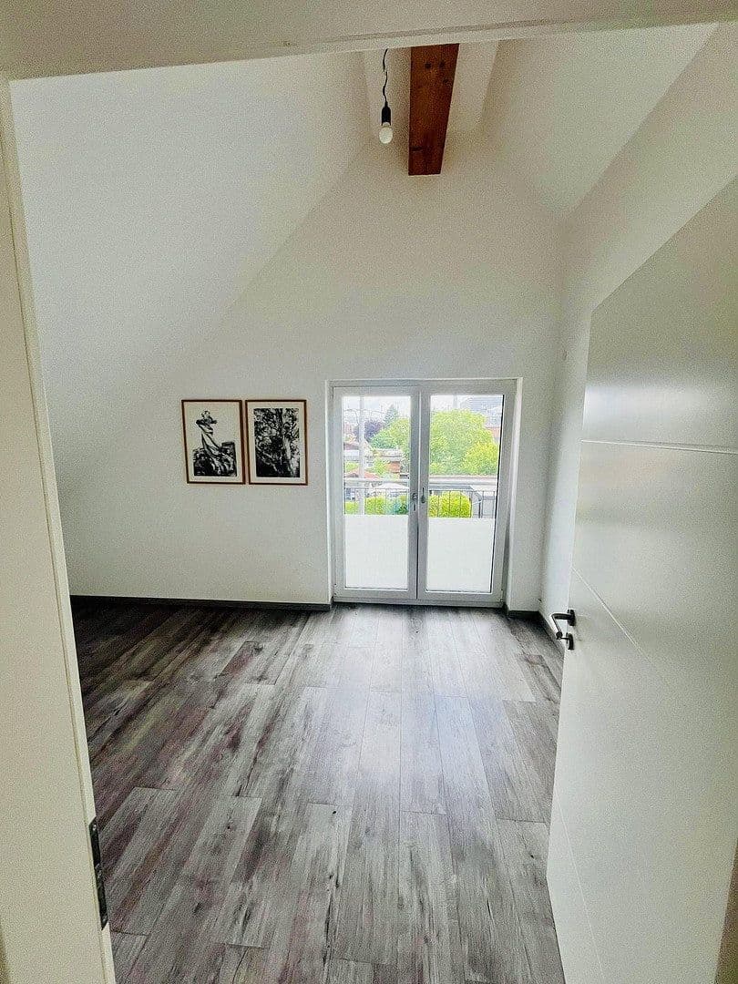 Pronájem bytu 3+1 110 m², Gwinnerstraße 35, Frankfurt am Main, Hessen Pronájem bytu 3+1 110 m², Gwinnerstraße 35, Frankfurt am Main, Hessen