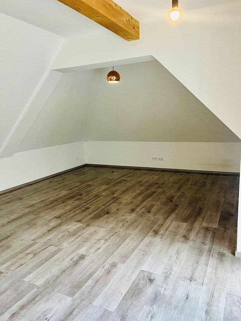 Pronájem bytu 3+1 110 m², Gwinnerstraße 35, Frankfurt am Main, Hessen Pronájem bytu 3+1 110 m², Gwinnerstraße 35, Frankfurt am Main, Hessen