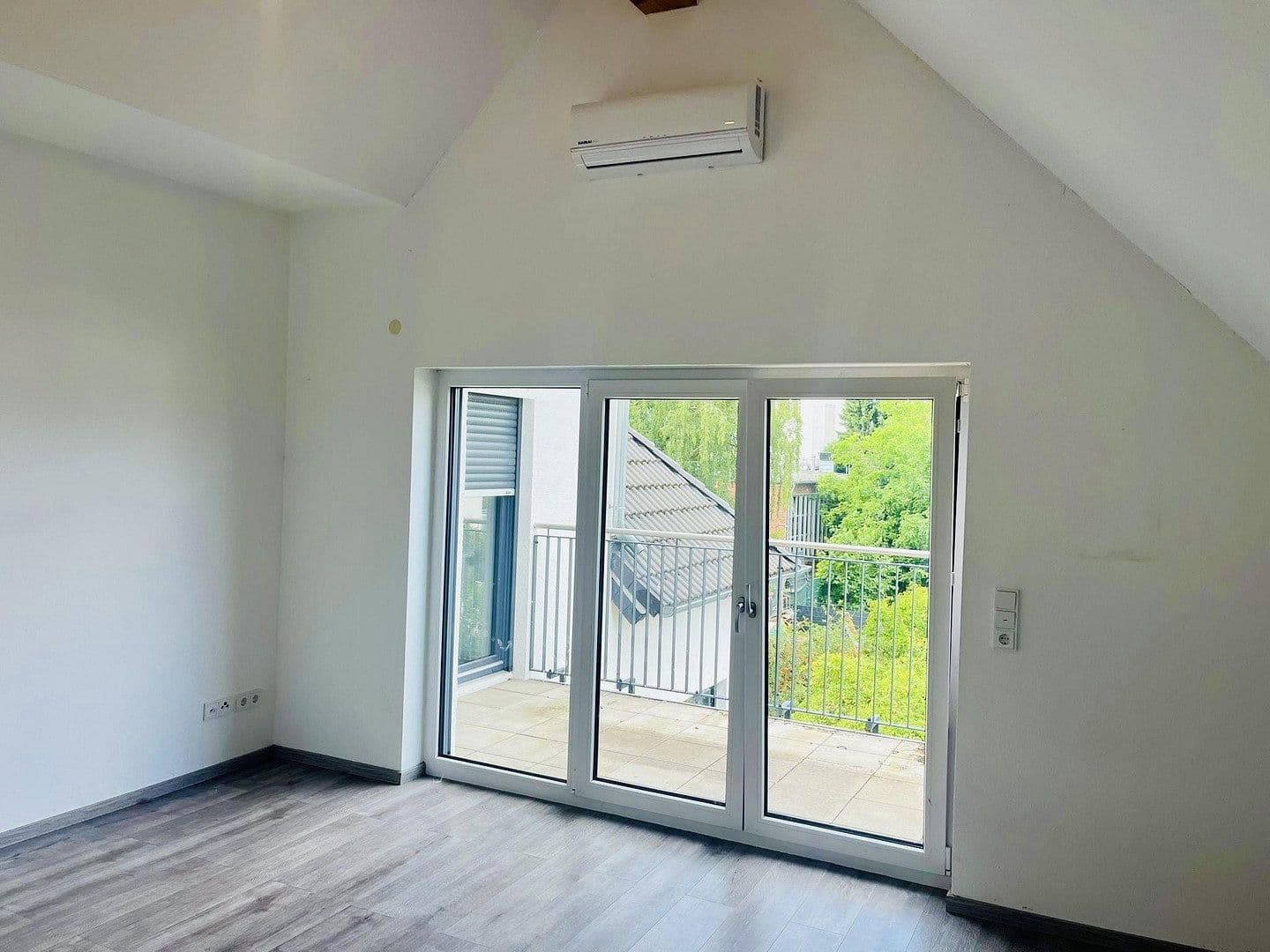 Pronájem bytu 3+1 110 m², Gwinnerstraße 35, Frankfurt am Main, Hessen Pronájem bytu 3+1 110 m², Gwinnerstraße 35, Frankfurt am Main, Hessen