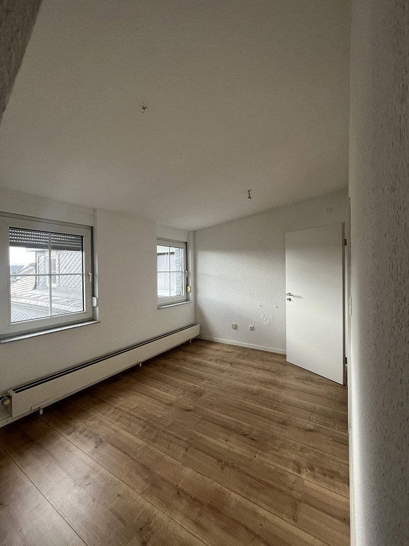 Pronájem bytu 4+1 91 m², Westerwaldstraße 5, Limburg an der Lahn, Hessen Pronájem bytu 4+1 91 m², Westerwaldstraße 5, Limburg an der Lahn, Hessen