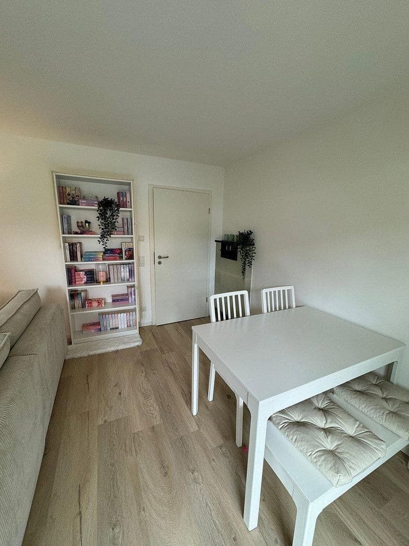 Pronájem bytu 3+1 60 m², Kernen im Remstal, Bádensko-Württembersko Pronájem bytu 3+1 60 m², Kernen im Remstal, Bádensko-Württembersko