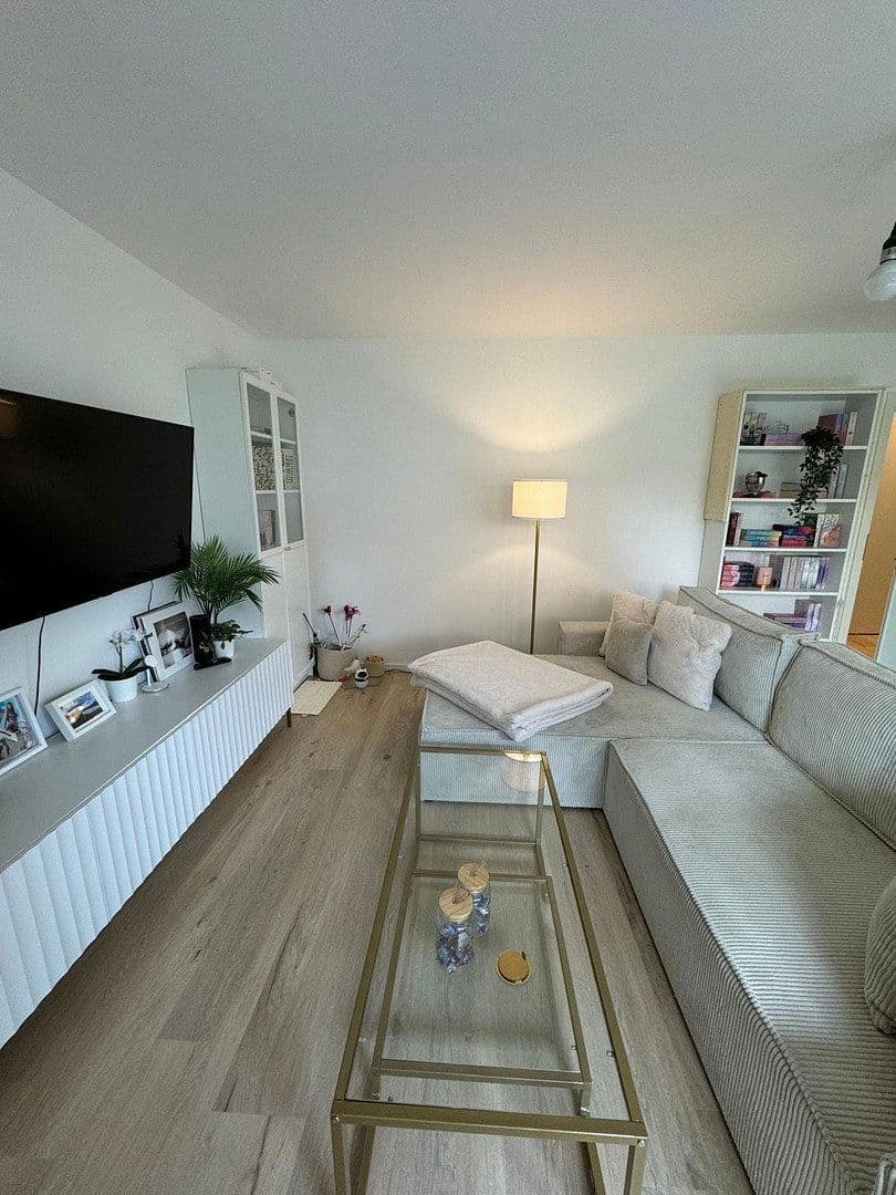 Pronájem bytu 3+1 60 m², Kernen im Remstal, Bádensko-Württembersko Pronájem bytu 3+1 60 m², Kernen im Remstal, Bádensko-Württembersko