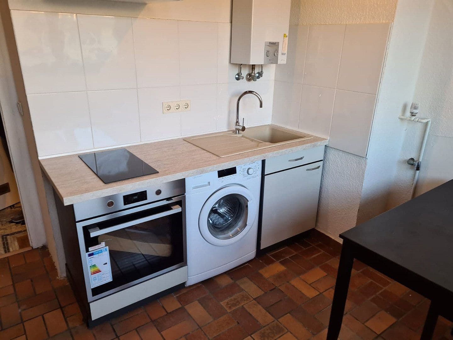 Pronájem bytu 2+1 56 m², Düsseldorf, Severní Porýní-Vestfálsko Pronájem bytu 2+1 56 m², Düsseldorf, Severní Porýní-Vestfálsko