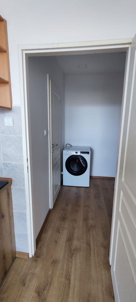 Pronájem bytu Garsoniéra 27 m², Rozcestí, Ústí nad Labem, Ústecký kraj Pronájem bytu Garsoniéra 27 m², Rozcestí, Ústí nad Labem, Ústecký kraj