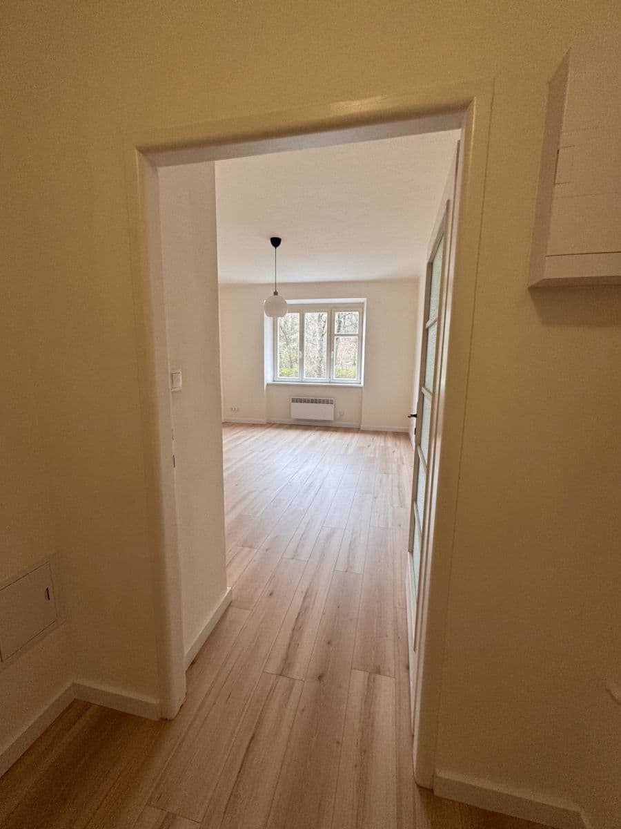 Pronájem bytu Garsoniéra 28 m², Jaurisova, Praha, Praha Pronájem bytu Garsoniéra 28 m², Jaurisova, Praha, Praha