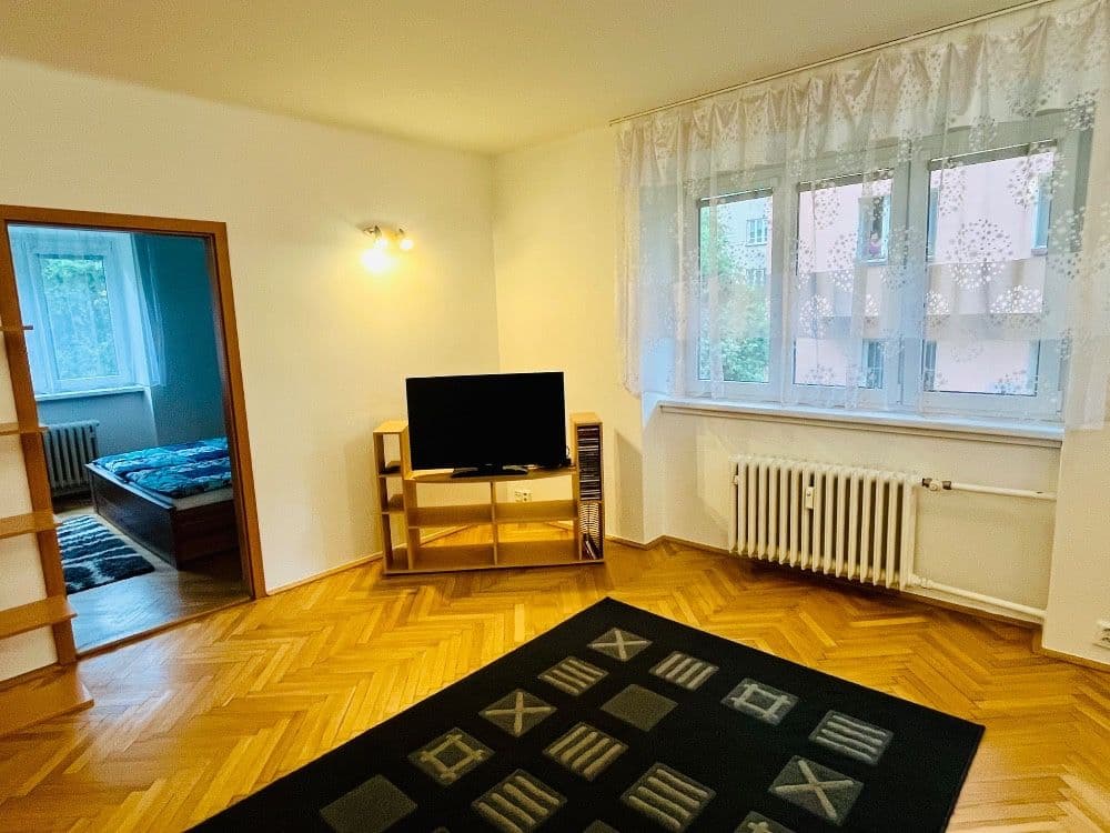 Pronájem bytu 2+1 57 m², 28. pluku, Praha, Praha Pronájem bytu 2+1 57 m², 28. pluku, Praha, Praha