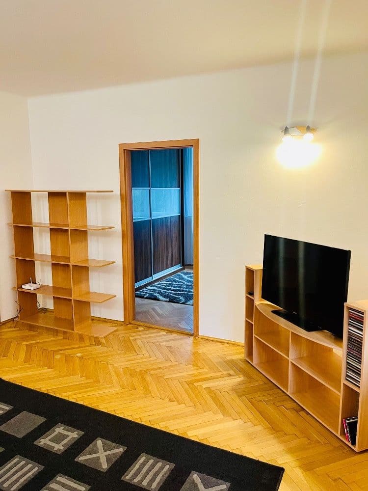 Pronájem bytu 2+1 57 m², 28. pluku, Praha, Praha Pronájem bytu 2+1 57 m², 28. pluku, Praha, Praha