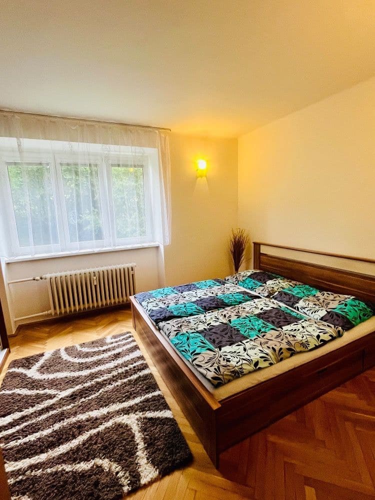 Pronájem bytu 2+1 57 m², 28. pluku, Praha, Praha Pronájem bytu 2+1 57 m², 28. pluku, Praha, Praha