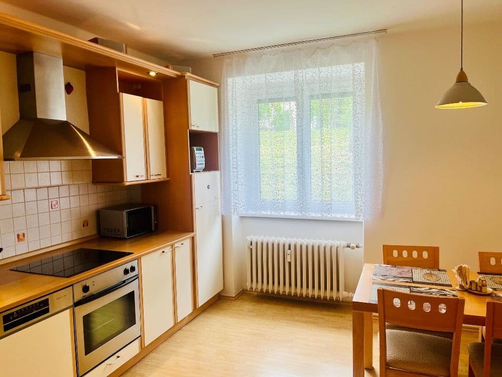 Pronájem bytu 2+1 57 m², 28. pluku, Praha, Praha Pronájem bytu 2+1 57 m², 28. pluku, Praha, Praha