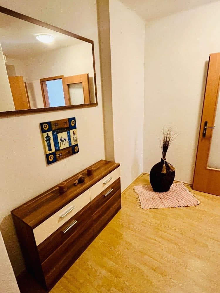 Pronájem bytu 2+1 57 m², 28. pluku, Praha, Praha Pronájem bytu 2+1 57 m², 28. pluku, Praha, Praha