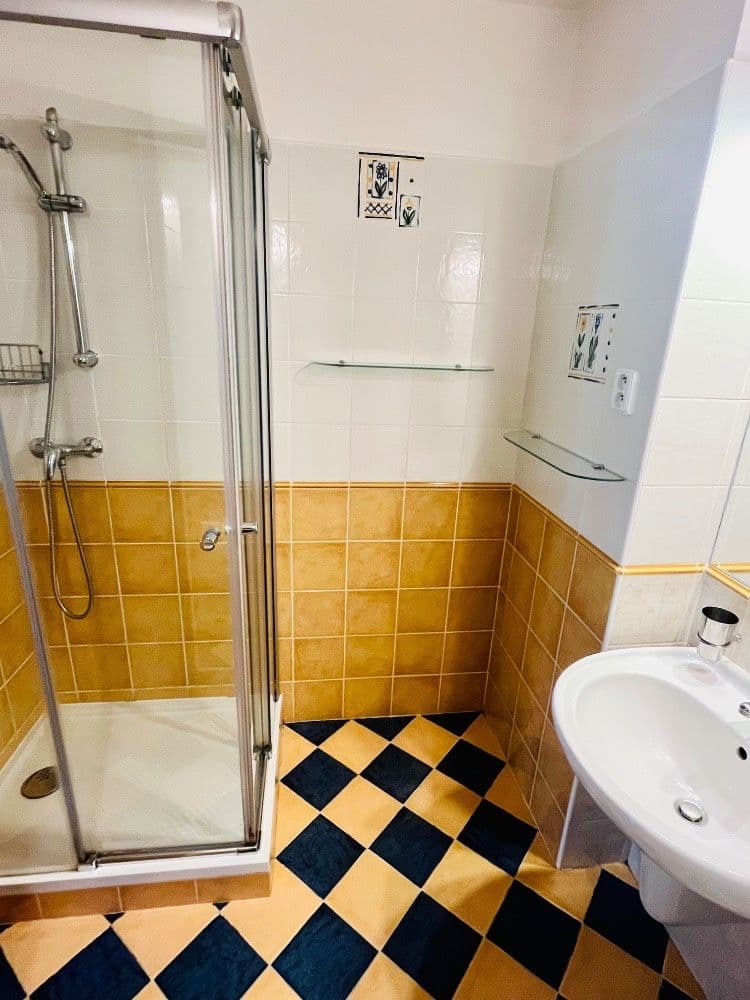 Pronájem bytu 2+1 57 m², 28. pluku, Praha, Praha Pronájem bytu 2+1 57 m², 28. pluku, Praha, Praha