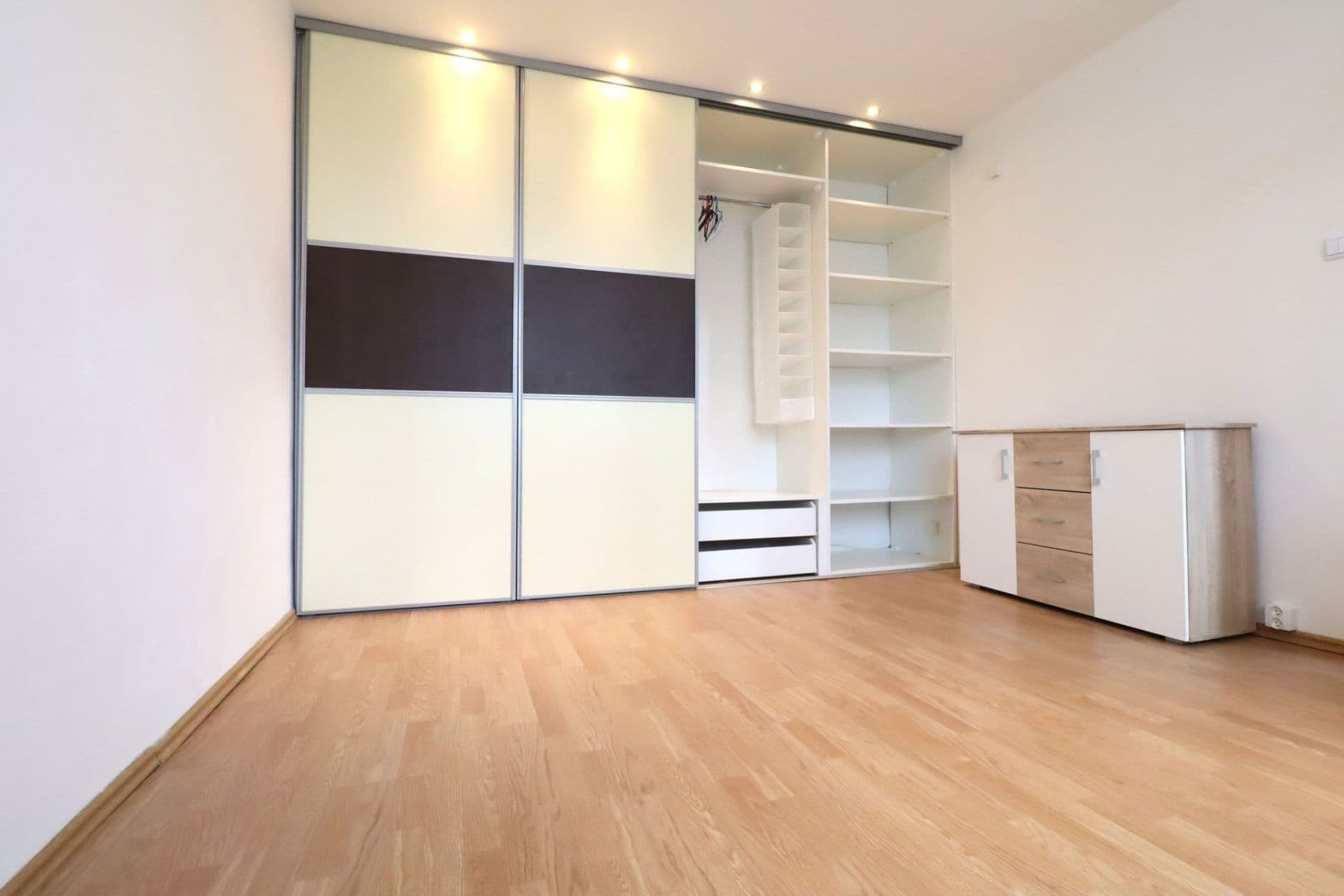 Pronájem bytu 2+1 57 m², Chlebovická, Praha, Praha Pronájem bytu 2+1 57 m², Chlebovická, Praha, Praha