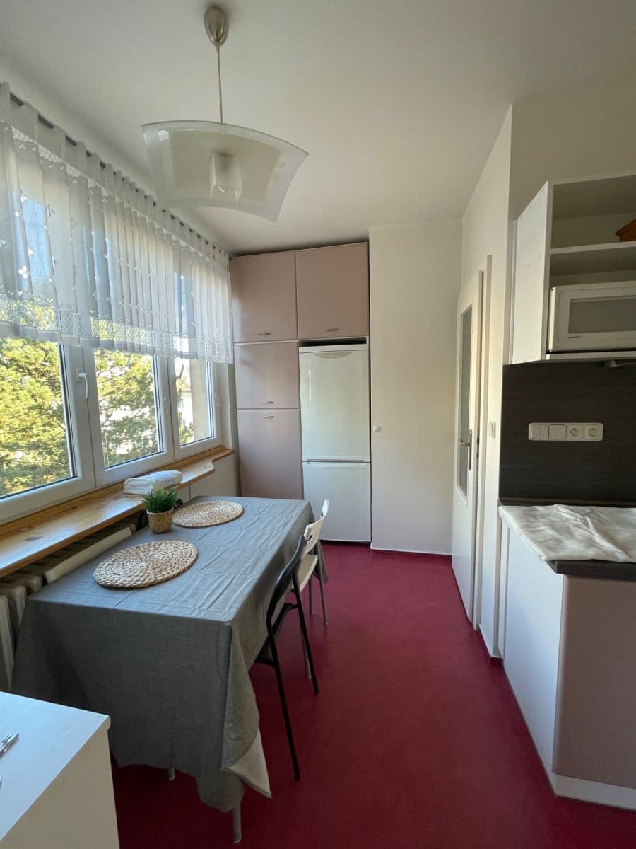Pronájem bytu 2+1 63 m², U Trati, Karlovy Vary, Karlovarský kraj Pronájem bytu 2+1 63 m², U Trati, Karlovy Vary, Karlovarský kraj