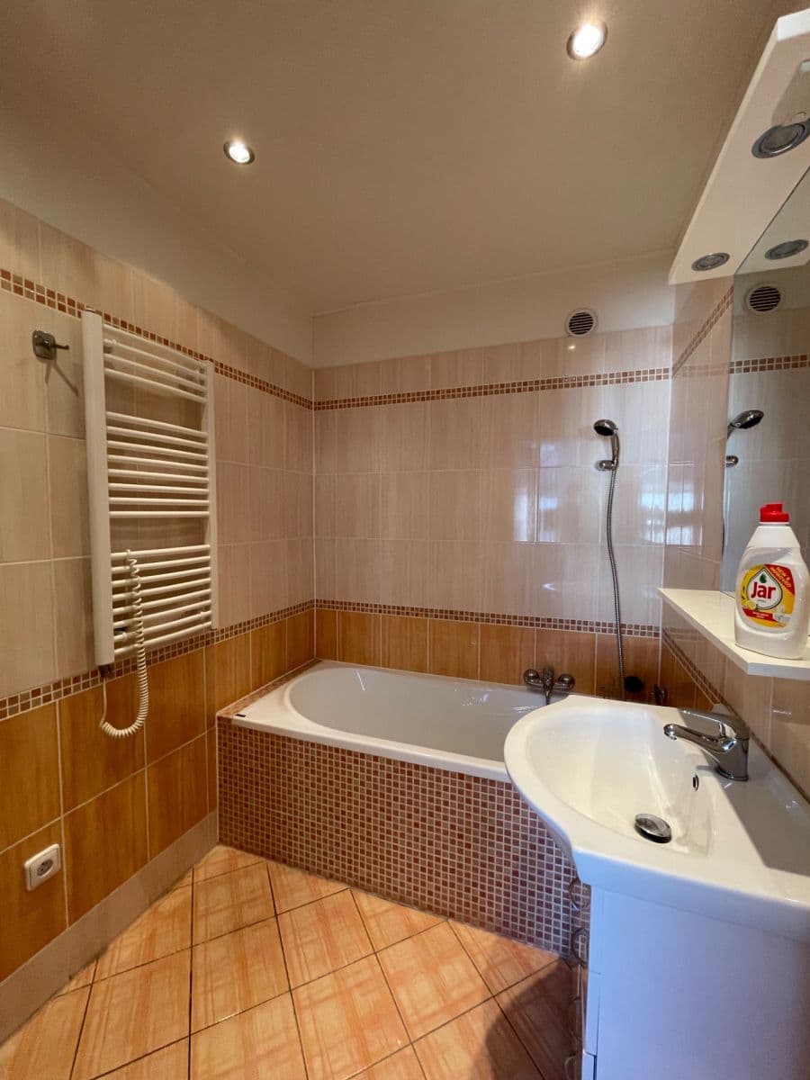 Pronájem bytu 2+1 63 m², U Trati, Karlovy Vary, Karlovarský kraj Pronájem bytu 2+1 63 m², U Trati, Karlovy Vary, Karlovarský kraj