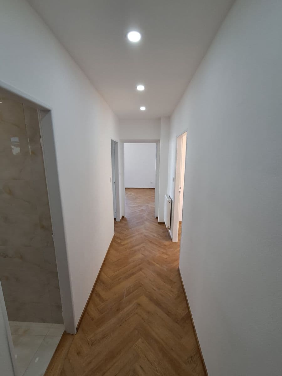 Pronájem bytu 3+1 75 m², Vítězslava Hálka, Vlašim, Středočeský kraj Pronájem bytu 3+1 75 m², Vítězslava Hálka, Vlašim, Středočeský kraj