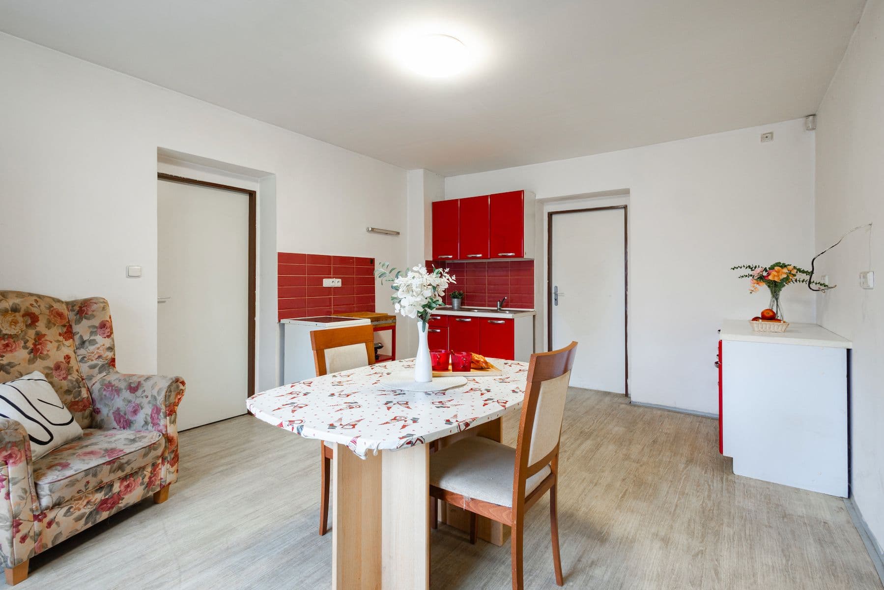 Prodej domu 85 m², pozemek 1.200 m², Krátká, Jesenice, Středočeský kraj Prodej domu 85 m², pozemek 1.200 m², Krátká, Jesenice, Středočeský kraj