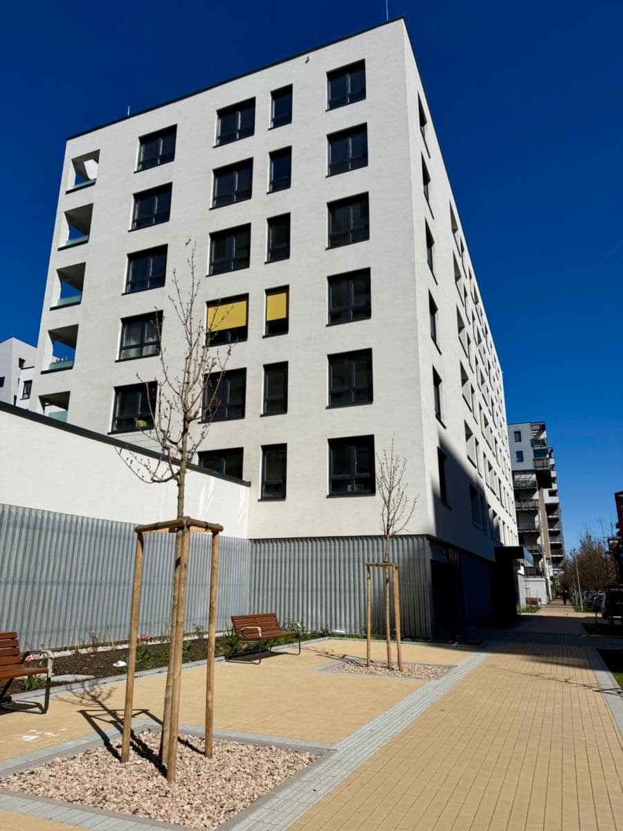 Pronájem garáže 12 m², Pod Harfou, Praha, Praha Pronájem garáže 12 m², Pod Harfou, Praha, Praha