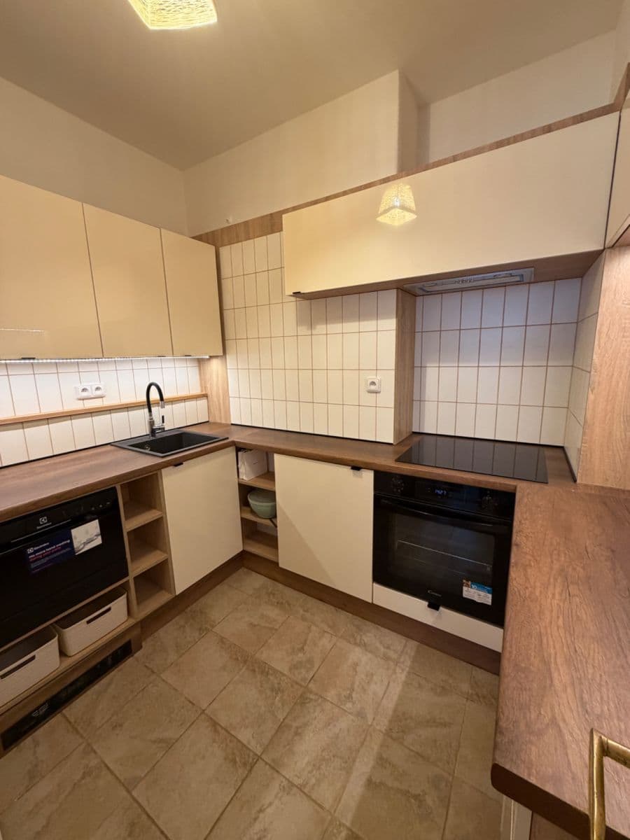 Pronájem bytu 2+1 52 m², Baranova, Praha, Praha Pronájem bytu 2+1 52 m², Baranova, Praha, Praha