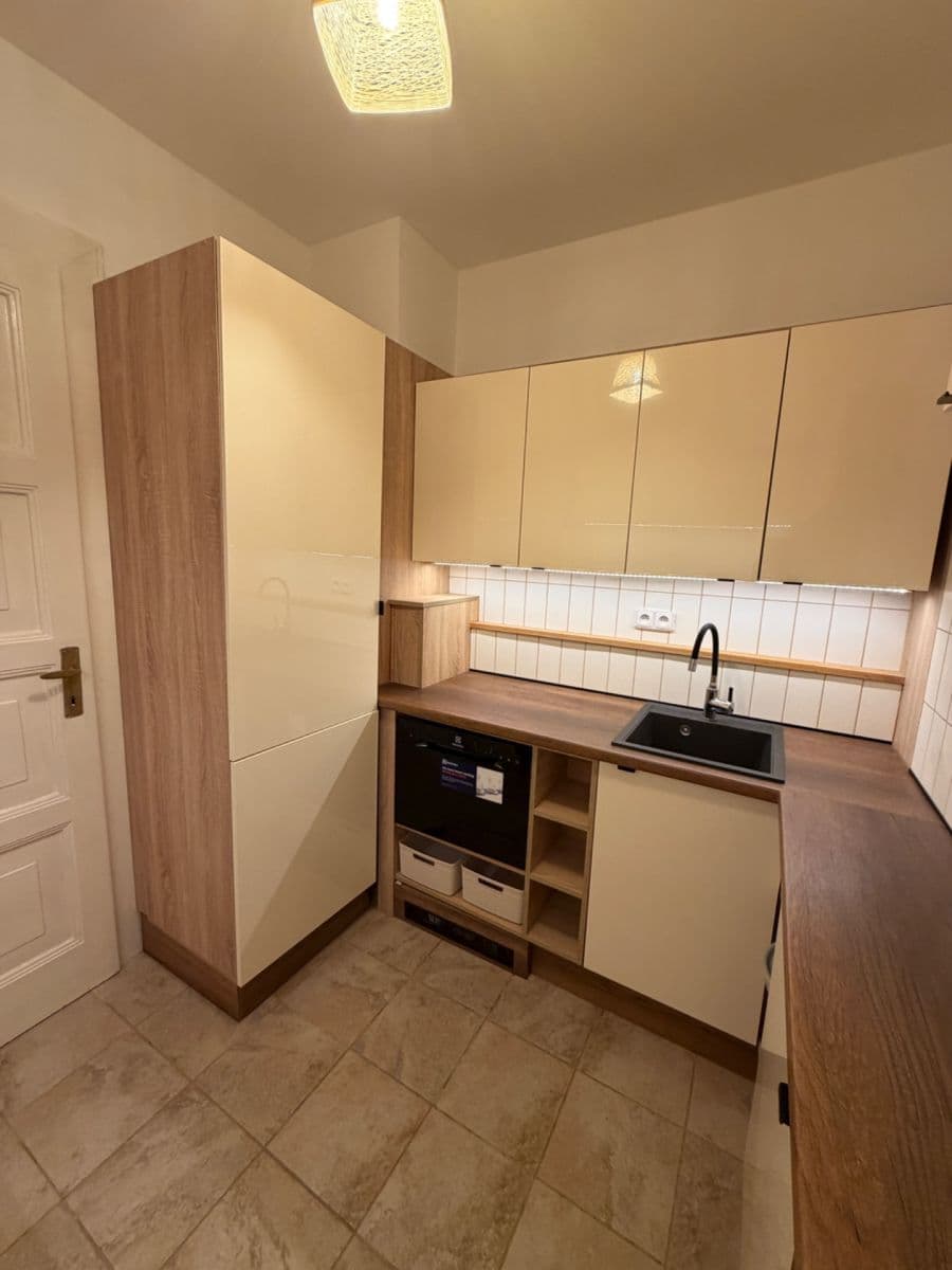 Pronájem bytu 2+1 52 m², Baranova, Praha, Praha Pronájem bytu 2+1 52 m², Baranova, Praha, Praha