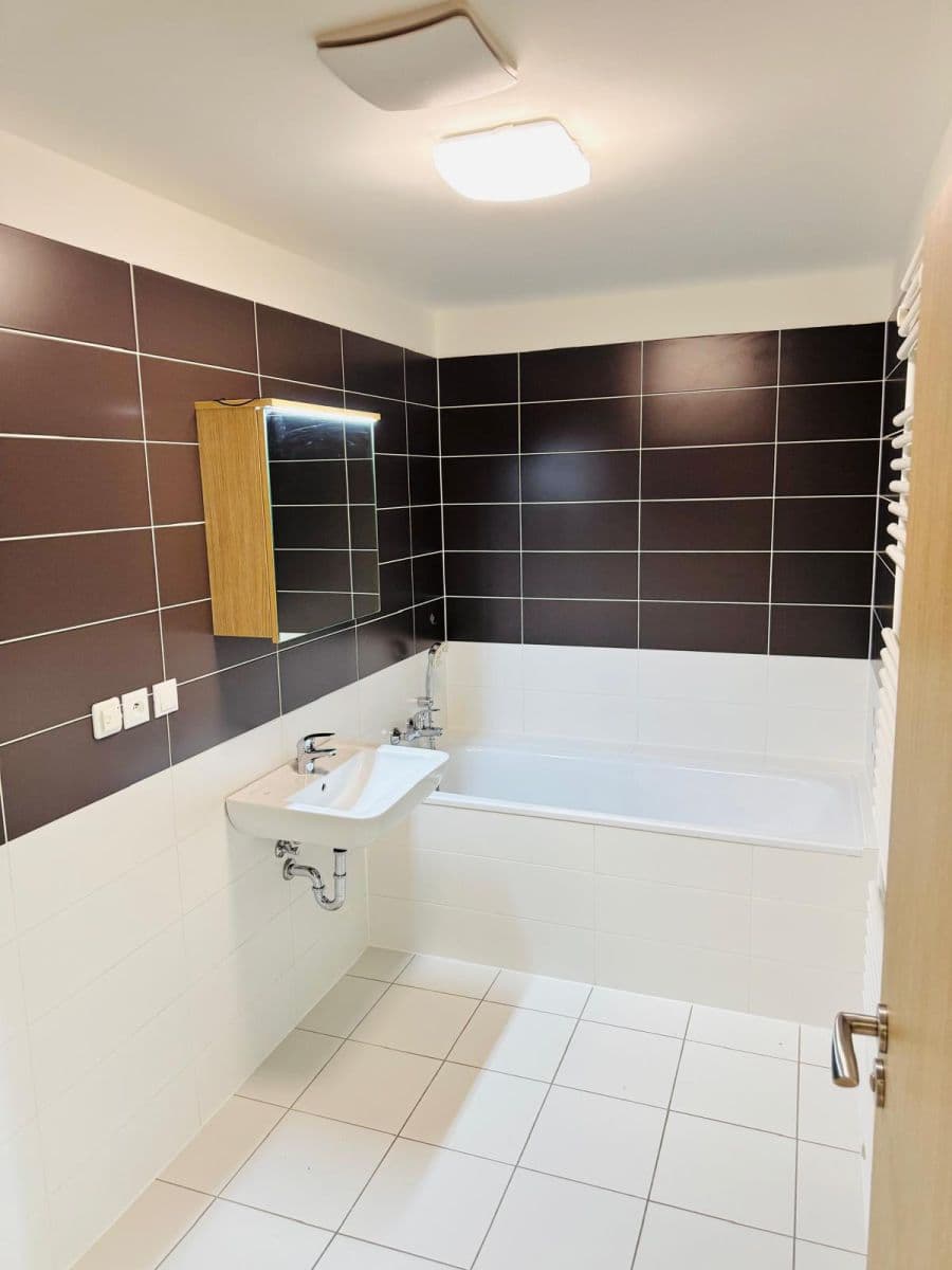 Pronájem bytu 2+kk 62 m², Dřevnická, Zlín, Zlínský kraj Pronájem bytu 2+kk 62 m², Dřevnická, Zlín, Zlínský kraj