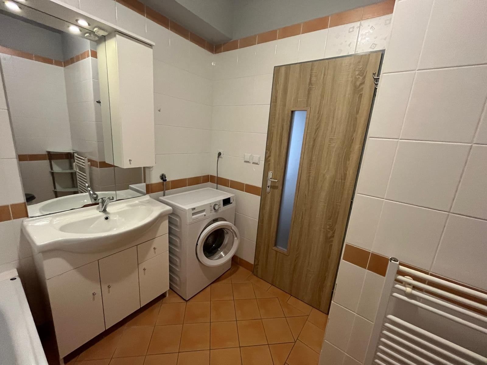 Pronájem bytu 1+kk 38 m², Jeronýmova, Liberec, Liberecký kraj Pronájem bytu 1+kk 38 m², Jeronýmova, Liberec, Liberecký kraj