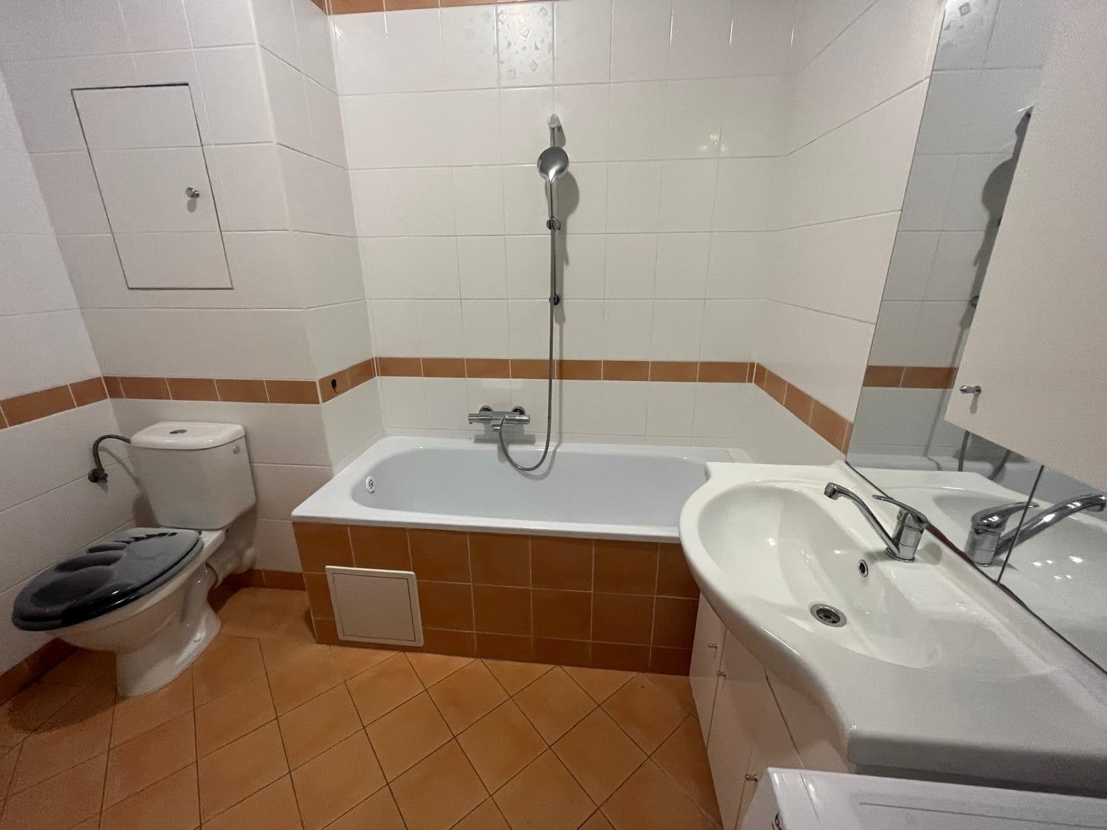 Pronájem bytu 1+kk 38 m², Jeronýmova, Liberec, Liberecký kraj Pronájem bytu 1+kk 38 m², Jeronýmova, Liberec, Liberecký kraj