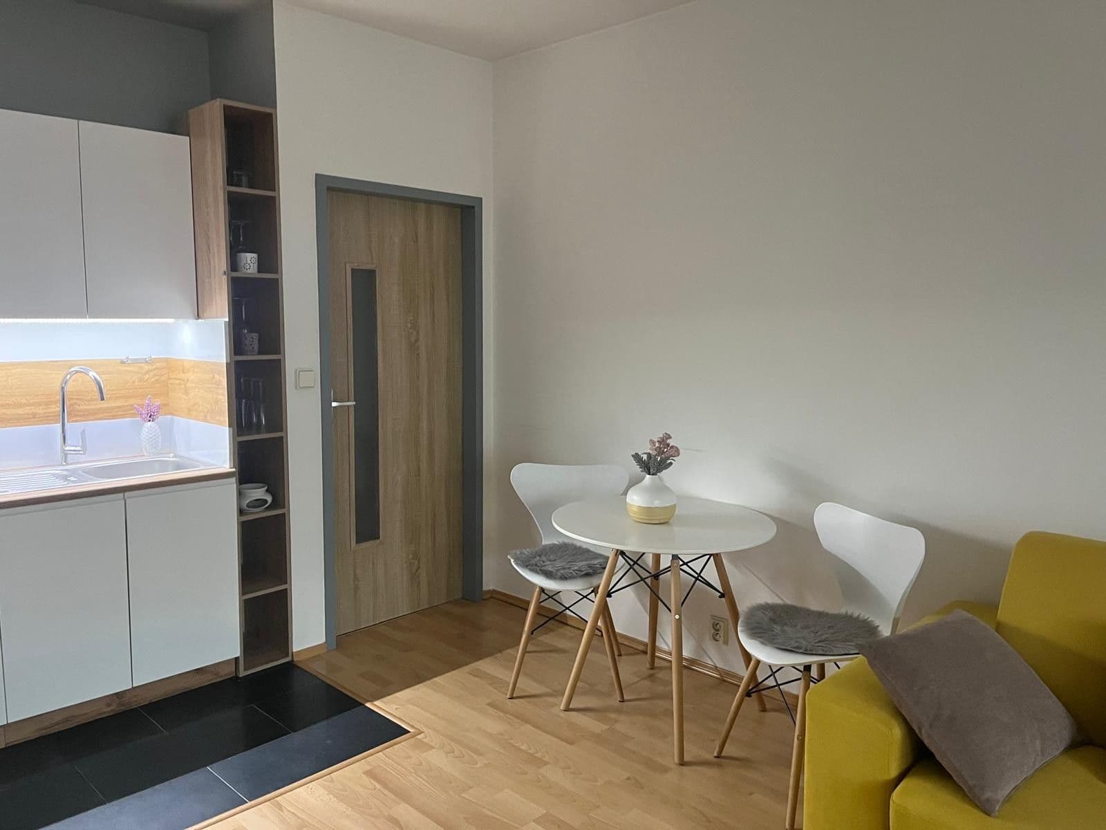 Pronájem bytu 1+kk 38 m², Jeronýmova, Liberec, Liberecký kraj Pronájem bytu 1+kk 38 m², Jeronýmova, Liberec, Liberecký kraj