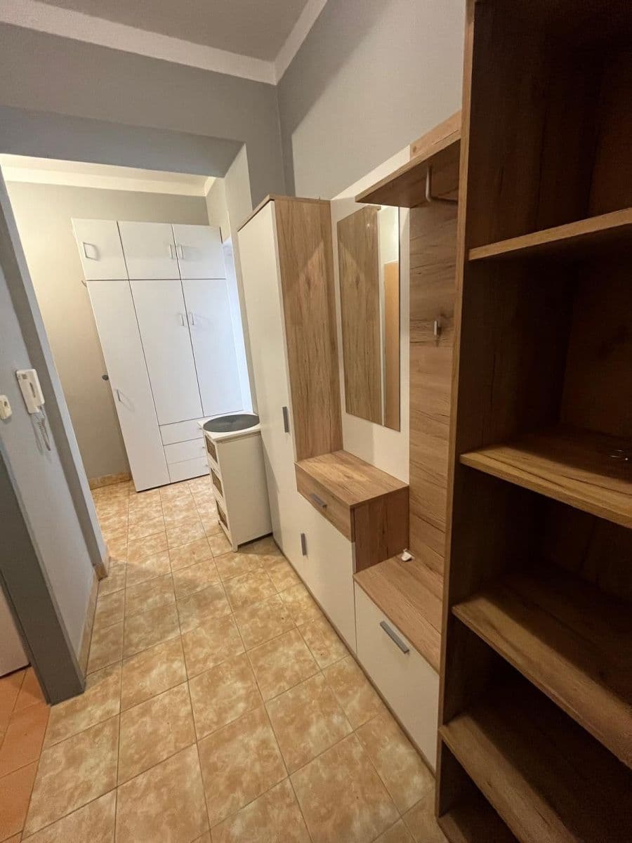 Pronájem bytu 1+kk 38 m², Jeronýmova, Liberec, Liberecký kraj Pronájem bytu 1+kk 38 m², Jeronýmova, Liberec, Liberecký kraj