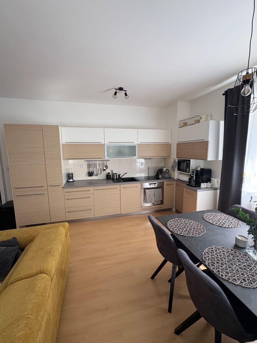 Pronájem bytu 2+kk 62 m², Obránců míru, Třebíč, Kraj Vysočina Pronájem bytu 2+kk 62 m², Obránců míru, Třebíč, Kraj Vysočina